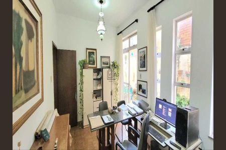 Casa à venda com 7 quartos, 400m² em Santo Antônio, Belo Horizonte