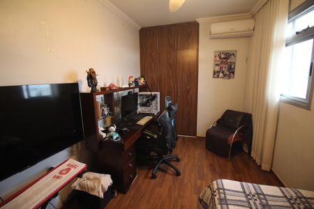 Apartamento à venda com 250m², 4 quartos e 4 vagasQuarto 2