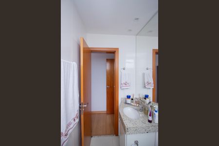 Apartamento à venda com 69m², 2 quartos e 2 vagasBanheiro da Suíte