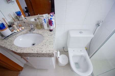 Banheiro da Suíte de apartamento à venda com 2 quartos, 69m² em Alvorada, Contagem