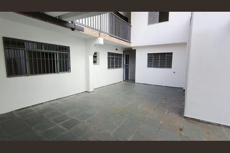 Casa para alugar com 120m², 3 quartos e 8 vagasQuintal 