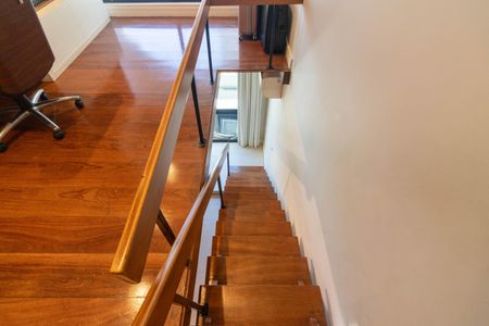 Apartamento à venda com 60m², 1 quarto e 1 vagaEscada