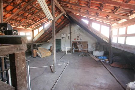Casa para alugar com 376m², 5 quartos e 4 vagasSótão