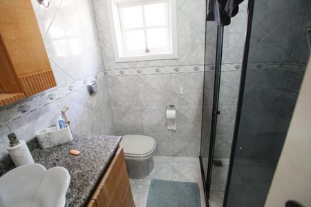 Casa para alugar com 376m², 5 quartos e 4 vagasBanheiro Social