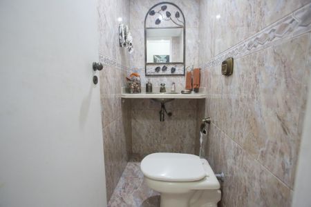 Casa para alugar com 376m², 5 quartos e 4 vagasLavabo