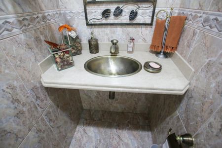 Casa para alugar com 376m², 5 quartos e 4 vagasLavabo
