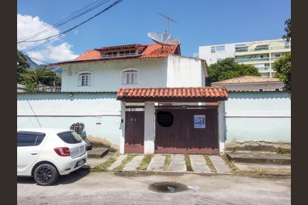 Casa para alugar com 376m², 5 quartos e 4 vagasFachada