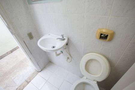 Casa para alugar com 376m², 5 quartos e 4 vagasBanheiro de serviço