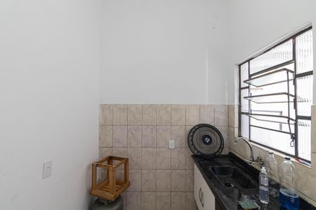 Cozinha de casa para alugar com 1 quarto, 20m² em Conjunto Residencial José Bonifácio, São Paulo