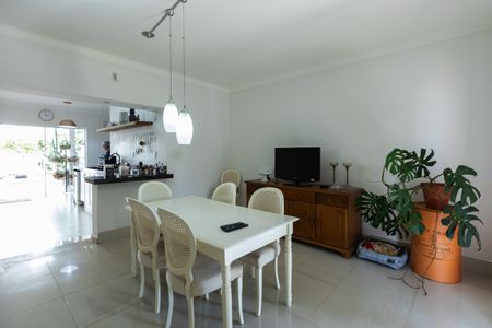 Casa para alugar com 320m², 3 quartos e 3 vagas