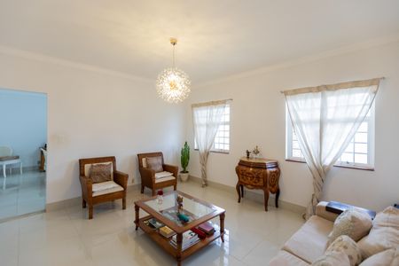 Casa para alugar com 320m², 3 quartos e 3 vagas