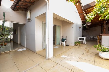 Casa para alugar com 320m², 3 quartos e 3 vagas