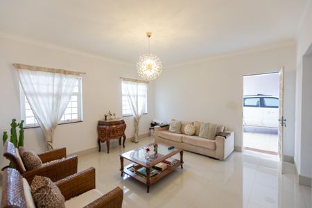 Casa para alugar com 320m², 3 quartos e 3 vagas