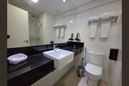 Banheiro de apartamento à venda com 1 quarto, 25m² em Nova Suíça, Belo Horizonte