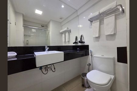 Banheiro de apartamento à venda com 1 quarto, 25m² em Nova Suíça, Belo Horizonte