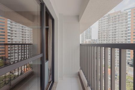 Varanda de kitnet/studio para alugar com 1 quarto, 28m² em Pinheiros, São Paulo