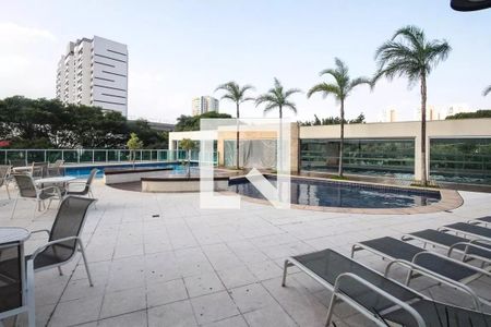 Apartamento à venda com 132m², 3 quartos e 4 vagas Apartamento à venda com 132m², 3 quartos e 4 vagasÁrea comum - Piscina