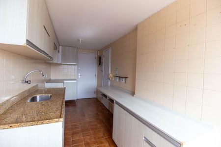 Apartamento para alugar com 135m², 3 quartos e 1 vaga