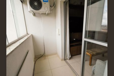 Varanda de apartamento à venda com 2 quartos, 57m² em João Pinheiro, Belo Horizonte