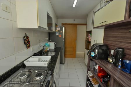 Apartamento à venda com 180m², 4 quartos e 2 vagas Apartamento à venda com 180m², 4 quartos e 2 vagasCozinha
