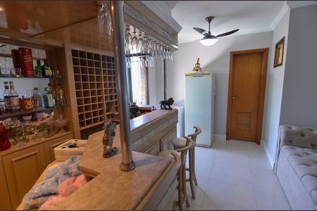 Apartamento à venda com 180m², 4 quartos e 2 vagas Apartamento à venda com 180m², 4 quartos e 2 vagasTerraço