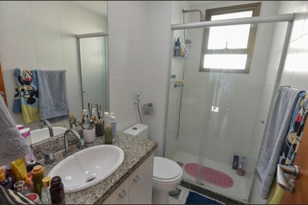 Apartamento à venda com 180m², 4 quartos e 2 vagas Apartamento à venda com 180m², 4 quartos e 2 vagasBanheiro da Suíte