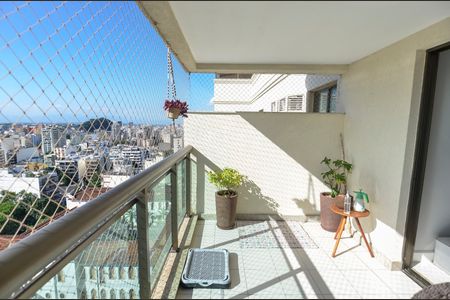 Apartamento à venda com 180m², 4 quartos e 2 vagas Apartamento à venda com 180m², 4 quartos e 2 vagasSala