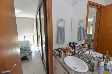 Apartamento à venda com 180m², 4 quartos e 2 vagas Apartamento à venda com 180m², 4 quartos e 2 vagasBanheiro da Suíte