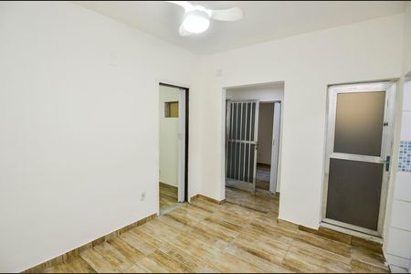 Casa para alugar com 55m², 2 quartos e sem vaga Casa para alugar com 55m², 2 quartos e sem vagaSala