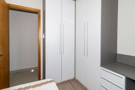 Apartamento à venda com 98m², 3 quartos e 2 vagas Apartamento à venda com 98m², 3 quartos e 2 vagasQuarto 2