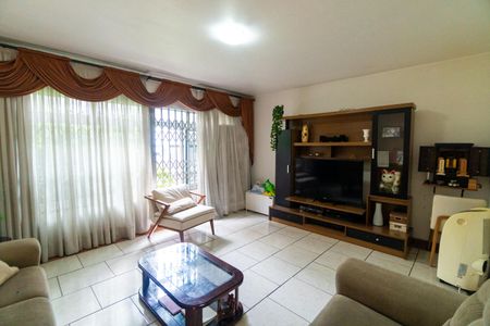 Casa à venda com 217m², 3 quartos e 3 vagasSala