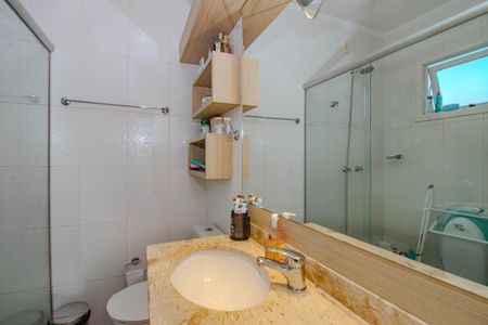 Casa de condomínio à venda com 146m², 3 quartos e 2 vagas Casa de condomínio à venda com 146m², 3 quartos e 2 vagasBanheiro da Suíte