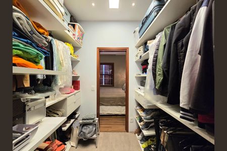 Casa à venda com 270m², 3 quartos e 2 vagas Casa à venda com 270m², 3 quartos e 2 vagasCloset da suíte 1