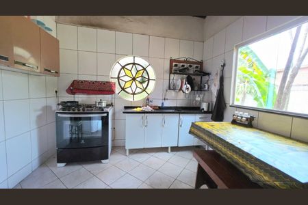 Casa à venda com 110m², 2 quartos e 12 vagas