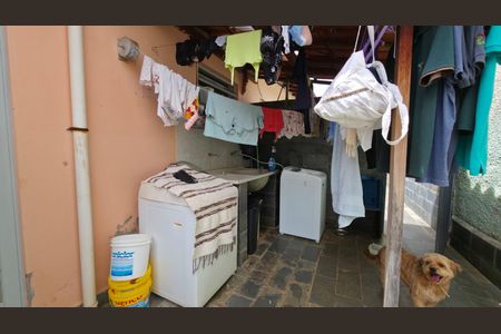 Casa à venda com 110m², 2 quartos e 12 vagas