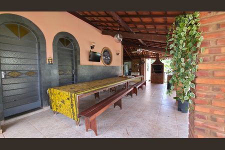 Casa à venda com 110m², 2 quartos e 12 vagas