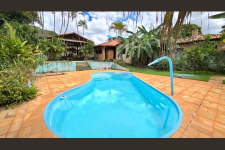 Casa à venda com 110m², 2 quartos e 12 vagas