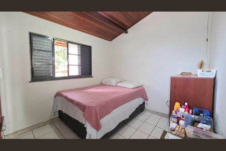 Casa à venda com 110m², 2 quartos e 12 vagas