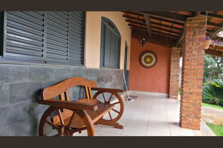 Casa à venda com 110m², 2 quartos e 12 vagas