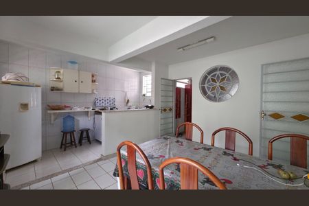 Casa à venda com 110m², 2 quartos e 12 vagas