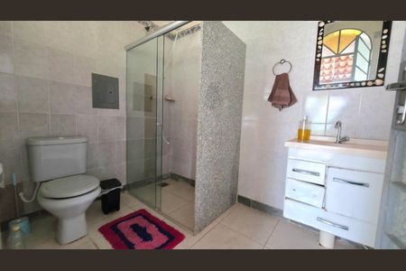 Casa à venda com 110m², 2 quartos e 12 vagas