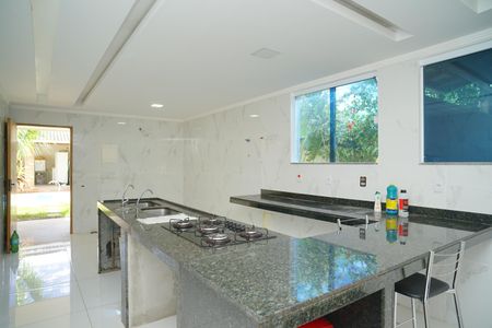 Casa de condomínio para alugar com 289m², 3 quartos e 3 vagasCozinha