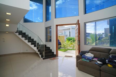 Casa de condomínio para alugar com 289m², 3 quartos e 3 vagasSala