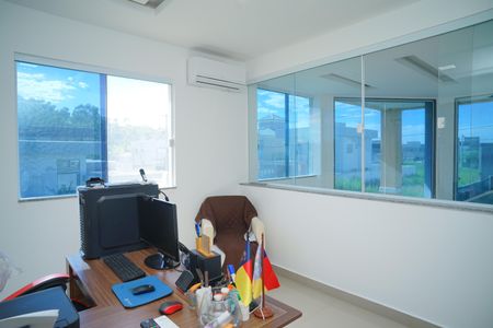 Casa de condomínio para alugar com 289m², 3 quartos e 3 vagasEscritório