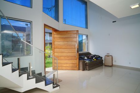 Casa de condomínio para alugar com 289m², 3 quartos e 3 vagasSala