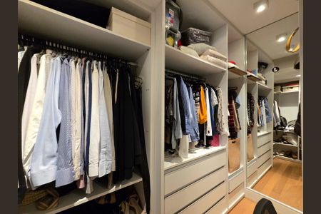 Apartamento à venda com 98m², 3 quartos e 2 vagas Apartamento à venda com 98m², 3 quartos e 2 vagasCloset da suíte