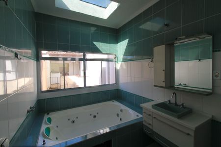 Casa à venda com 128m², 2 quartos e 2 vagasBanheiro da Suíte 2