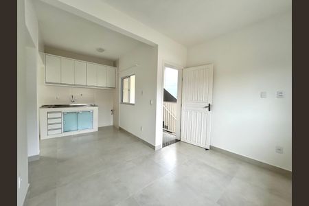 Sala de apartamento para alugar com 3 quartos, 67m² em Coloninha, Florianópolis