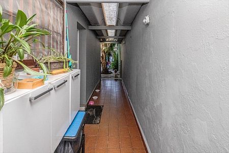 Casa à venda com 398m², 6 quartos e 5 vagascorredor larteral_1