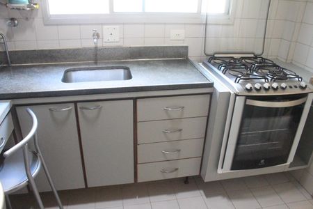 Apartamento para alugar com 65m², 2 quartos e 2 vagasCozinha